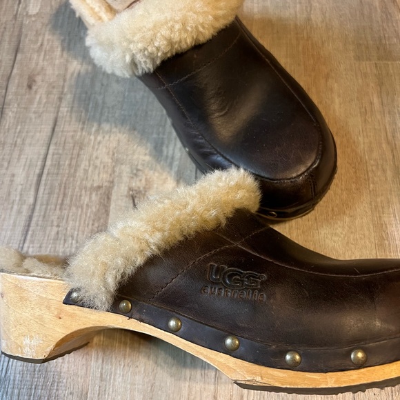 UGG Clogs - Picture 3 of 11